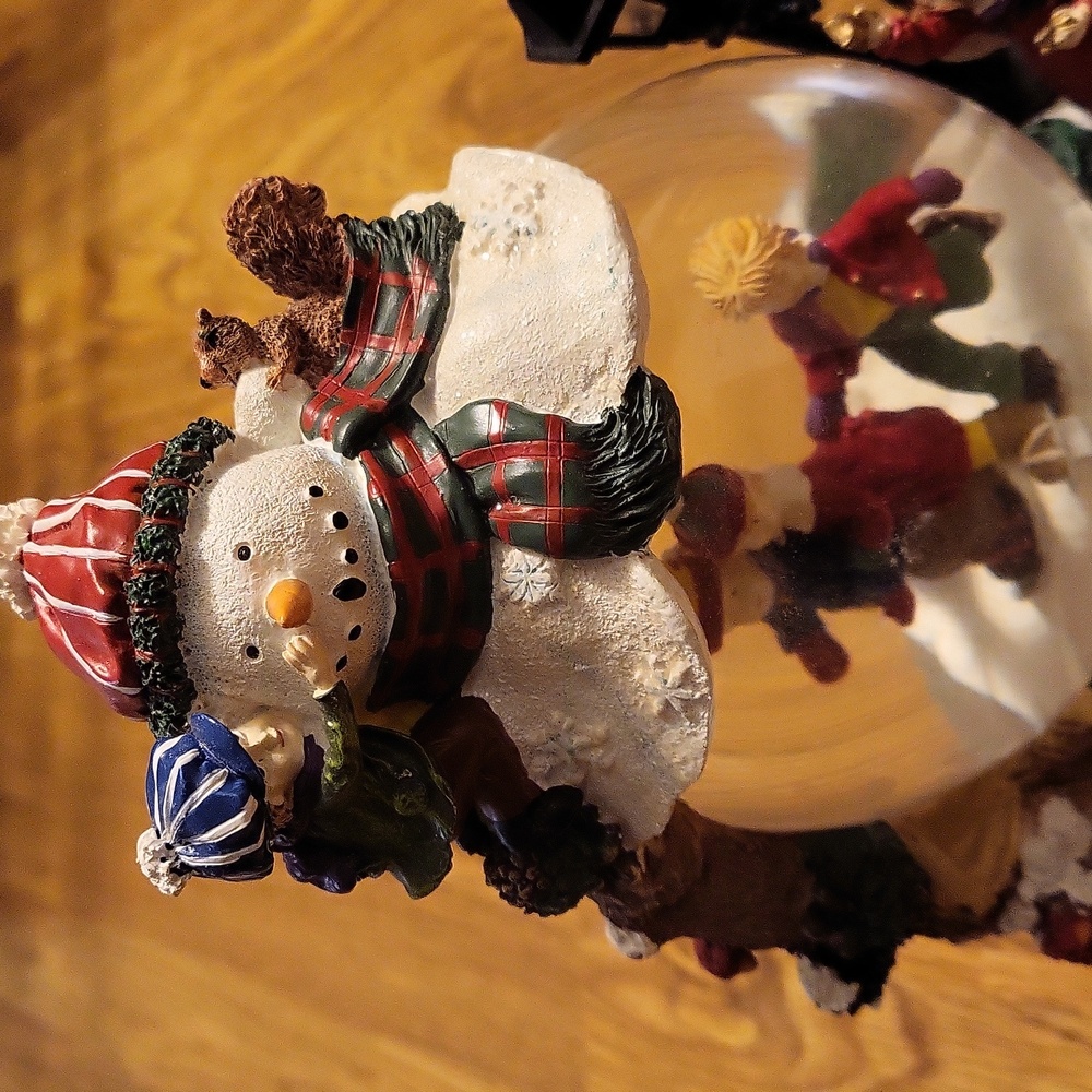 SALE--Frosty The Snowman Snowglobe - Picture 4 of 7